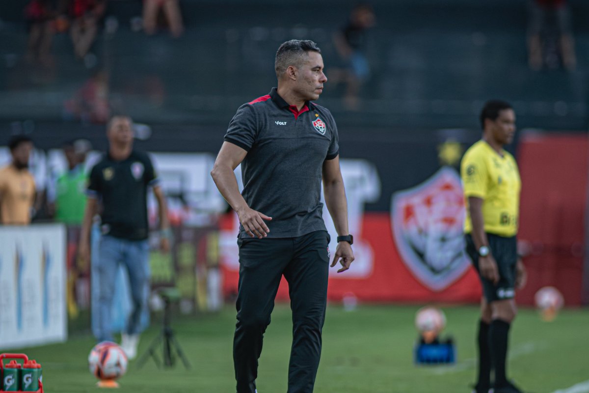 Jair Ventura tenta "virar a chave" no Ba-Vi e conquistar primeiro título pelo Vitória