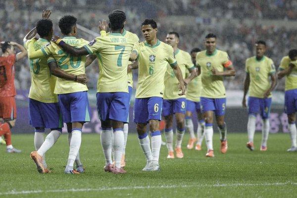 [Suposta segunda camisa da Seleção para Copa vaza nas redes; confira ]