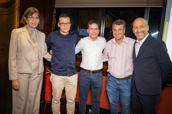 [Sócios da CICV se reúnem com parceiros em jantar no Barbacoa para planejamento estratégico de 2026*  _Jantar “Momento CICV”! ]