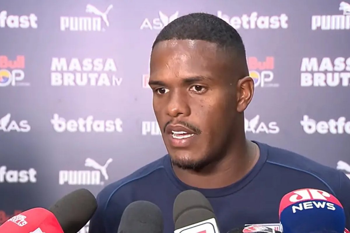 Zagueiro é suspenso por 12 partidas após comentário machista contra árbitra