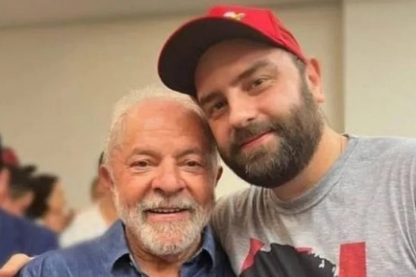 [Lula teria transferido mais de R$ 700 mil para conta de Lulinha, afirma coluna ]