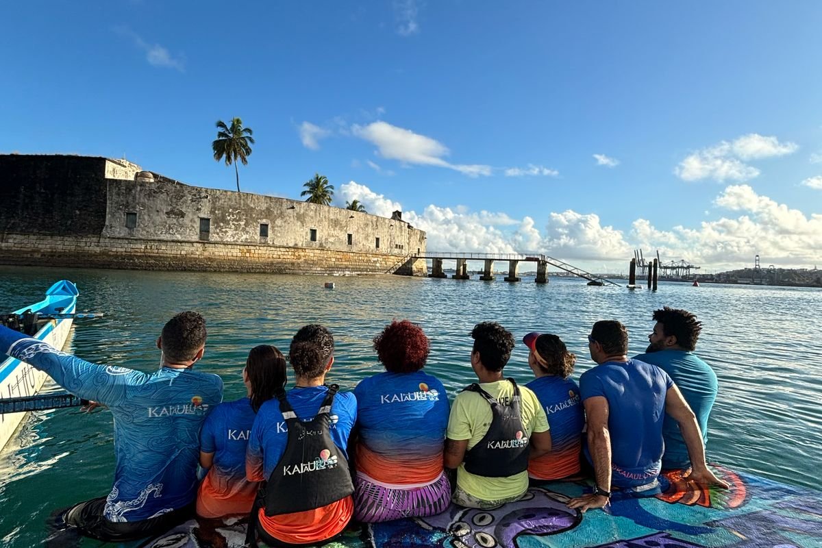 Próximo ao encerramento do verão, ‘canoagem havaiana’ aquece turismo náutico e experiências wellness nas orlas de Salvador!