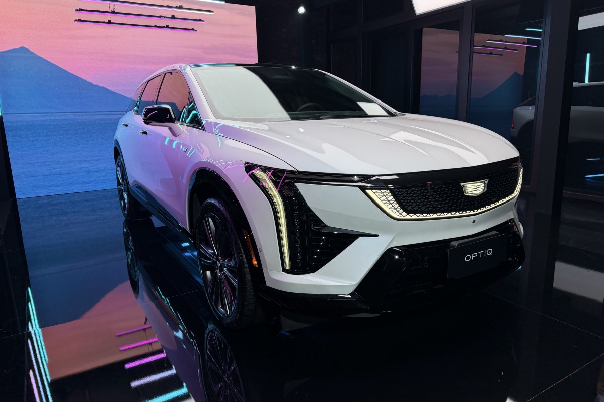 Cadillac inicia operações no Brasil com 3 SUvs elétricos