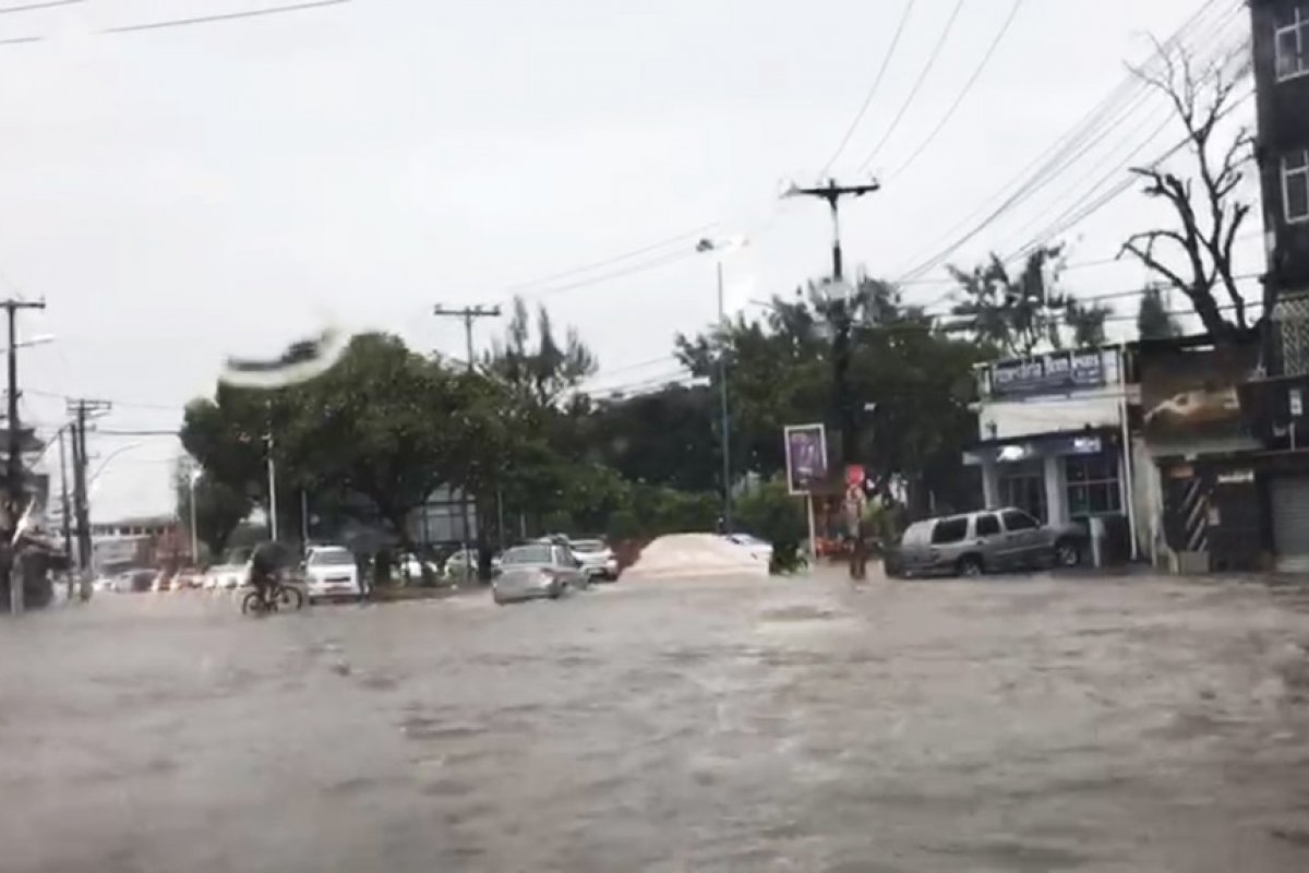 Chuvas atingem Salvador na madrugada deste sábado (7)