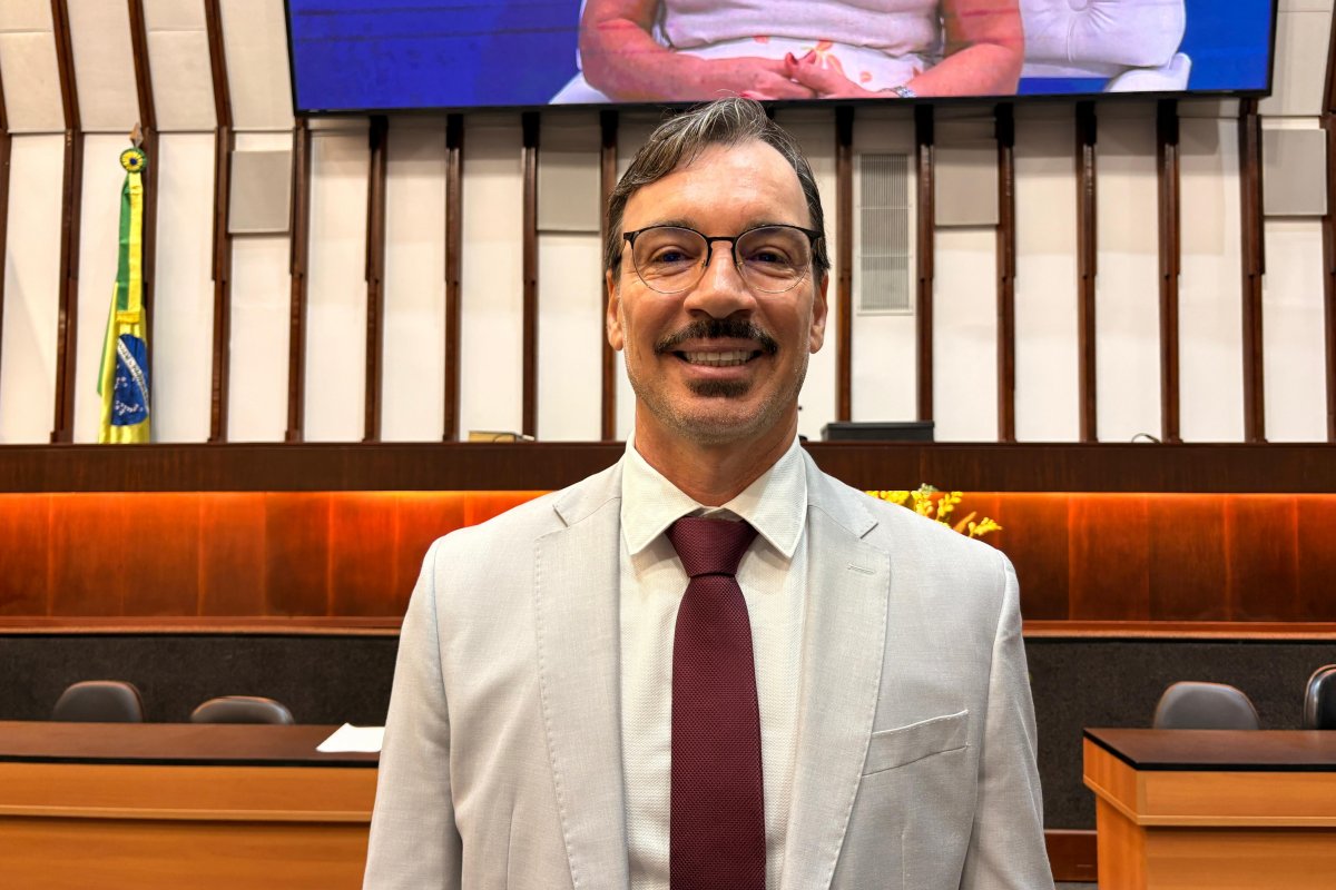 Vídeo: Emerson Ferretti recebe Título de Cidadão Baiano em cerimônia na Alba