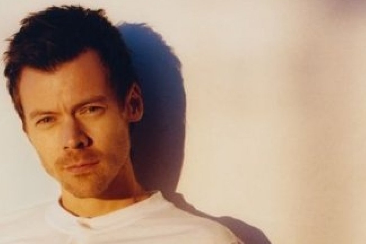 Calvin Klein veste Harry Styles para a promoção de seu novo álbum "Kiss All The Time. Disco, Occasionally"!