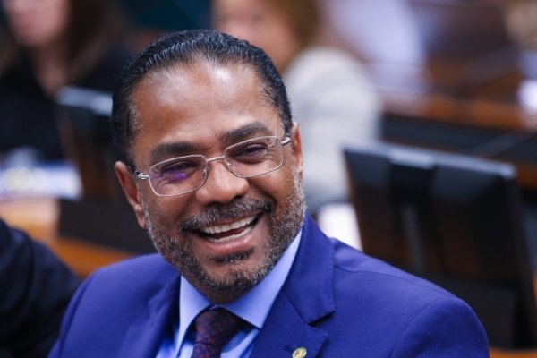 [Vídeo: deputado baiano nega relação com Daniel Vorcaro após nome aparecer em lista de contatos]