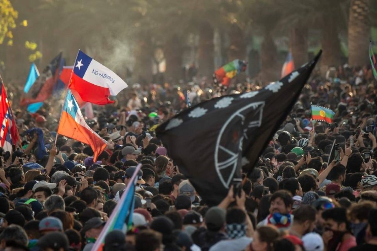 Estudantes fazem a maior manifestação do ano contra governo de Piñera, na capital do Chile