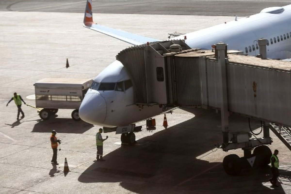 Voo da Gol faz pouso de emergência após ameaça de bomba