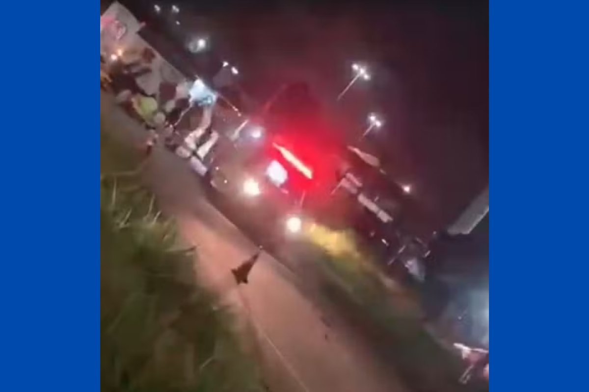 Irmãos de 4 e 8 anos morrem após serem atropelados por um carro em rodovia de Salvador