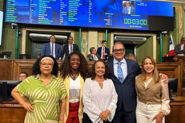 [Vídeo: em homenagem ao Dia das Mulheres, Muniz anuncia que sessões da Câmara serão comandadas por vereadoras]