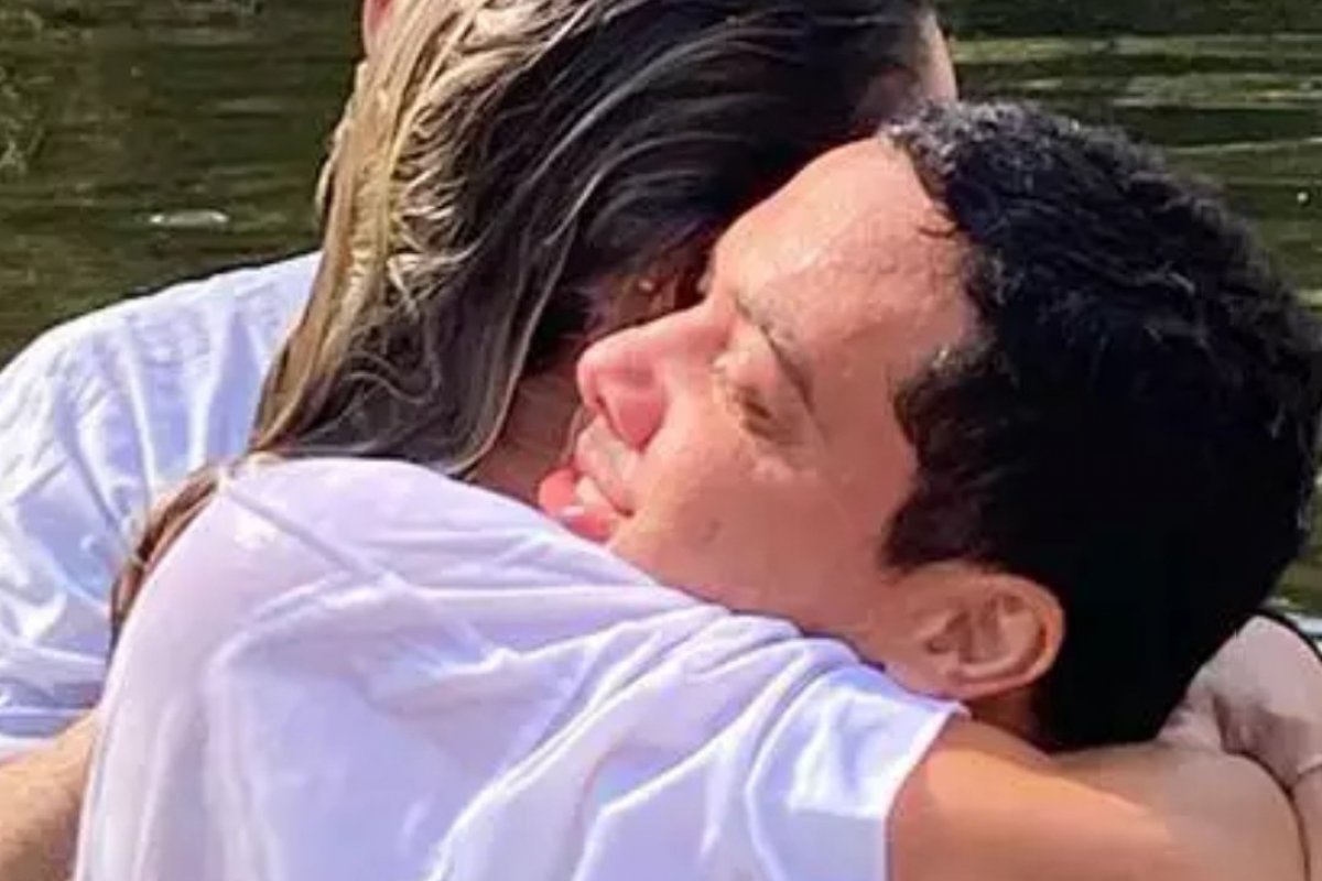 Wesley Safadão é batizado nas águas do Rio Jordão
