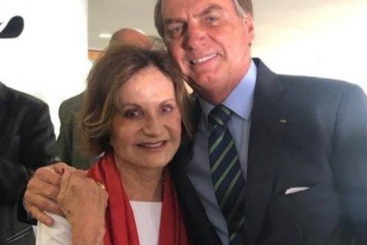 Rosamaria Murtinho posta foto com Bolsonaro e faz agradecimento
