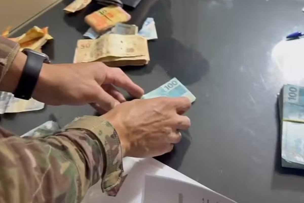 Policiais civis são presos pela PF suspeitos de extorquir dinheiro de traficantes do CV