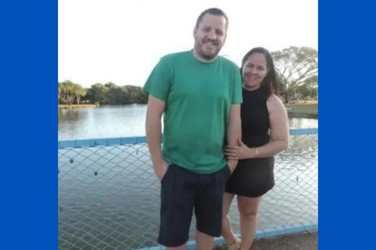 Homem arma emboscada para matar ex-mulher a facadas e leva corpo da vítima até delegacia após crime 