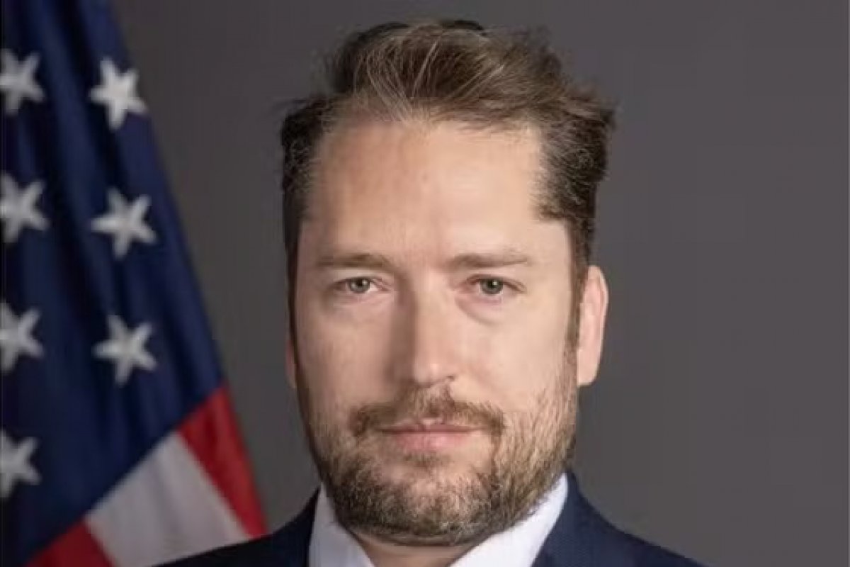 Bolsonaro pede a Moraes autorização para receber assessor do governo Trump na prisão