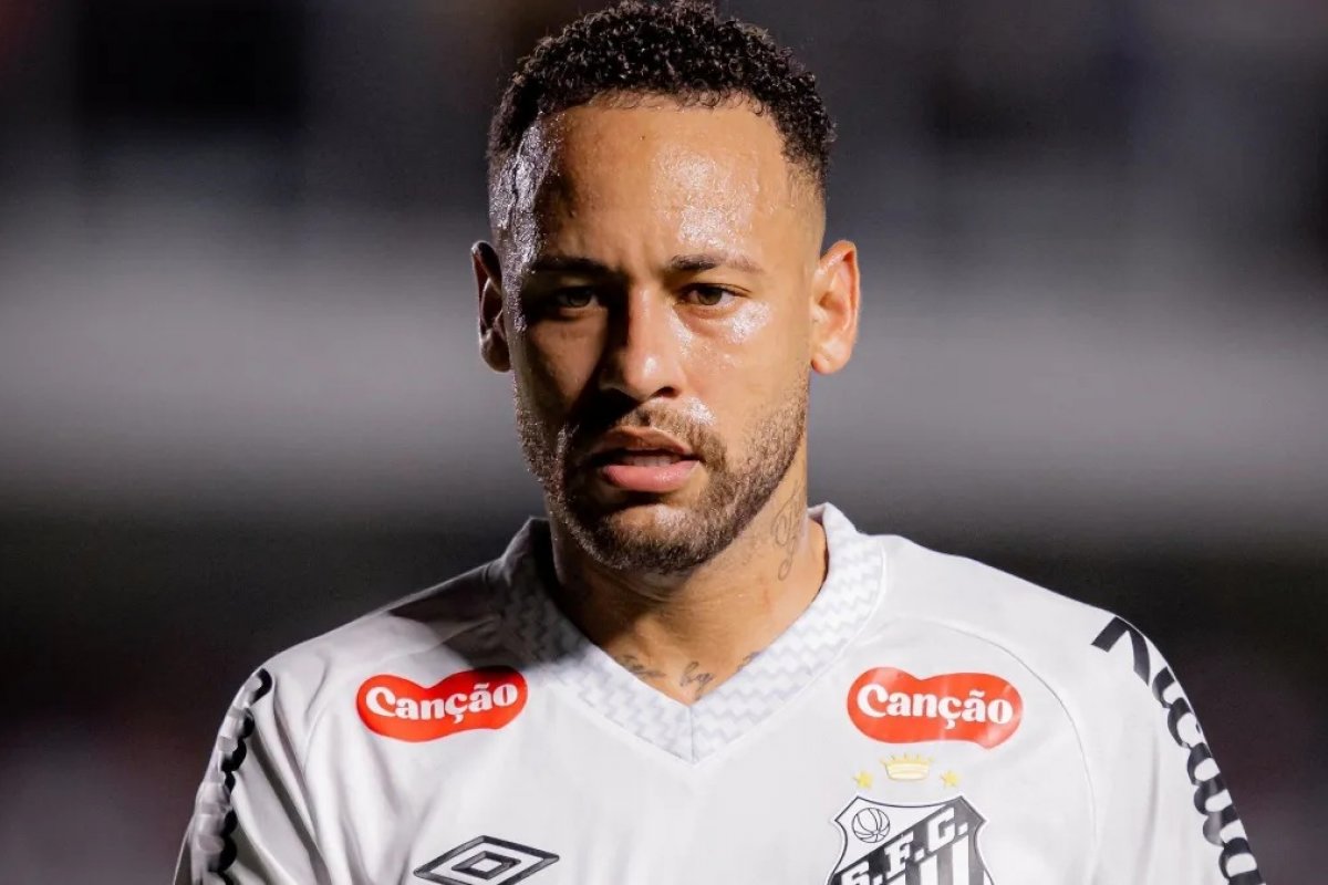 Vídeo: Fora de jogo que será assistido por Ancelotti, Neymar desabafa: 'muito complicado ser eu'