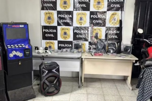 [Armas, drogas e equipamentos de jogatina são confiscados com grupo criminoso durante operação]