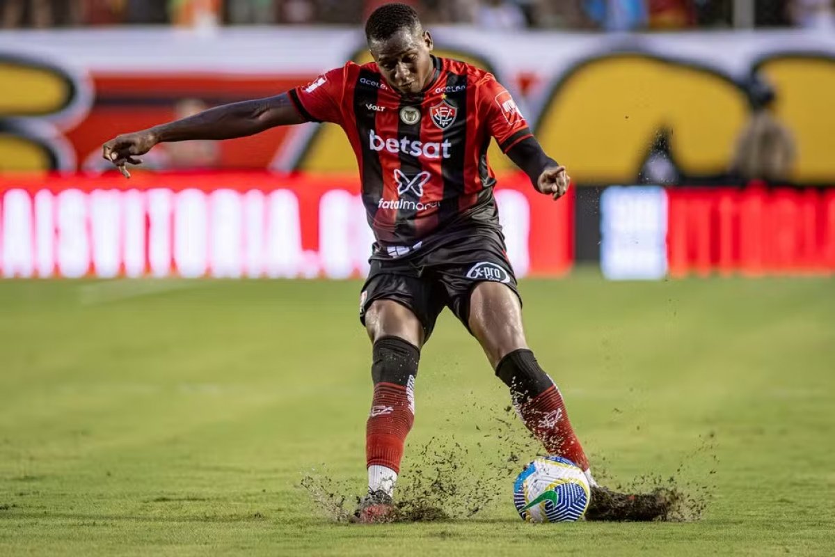 Dudu vai operar coluna e não deve mais atuar pelo Vitória em 2026