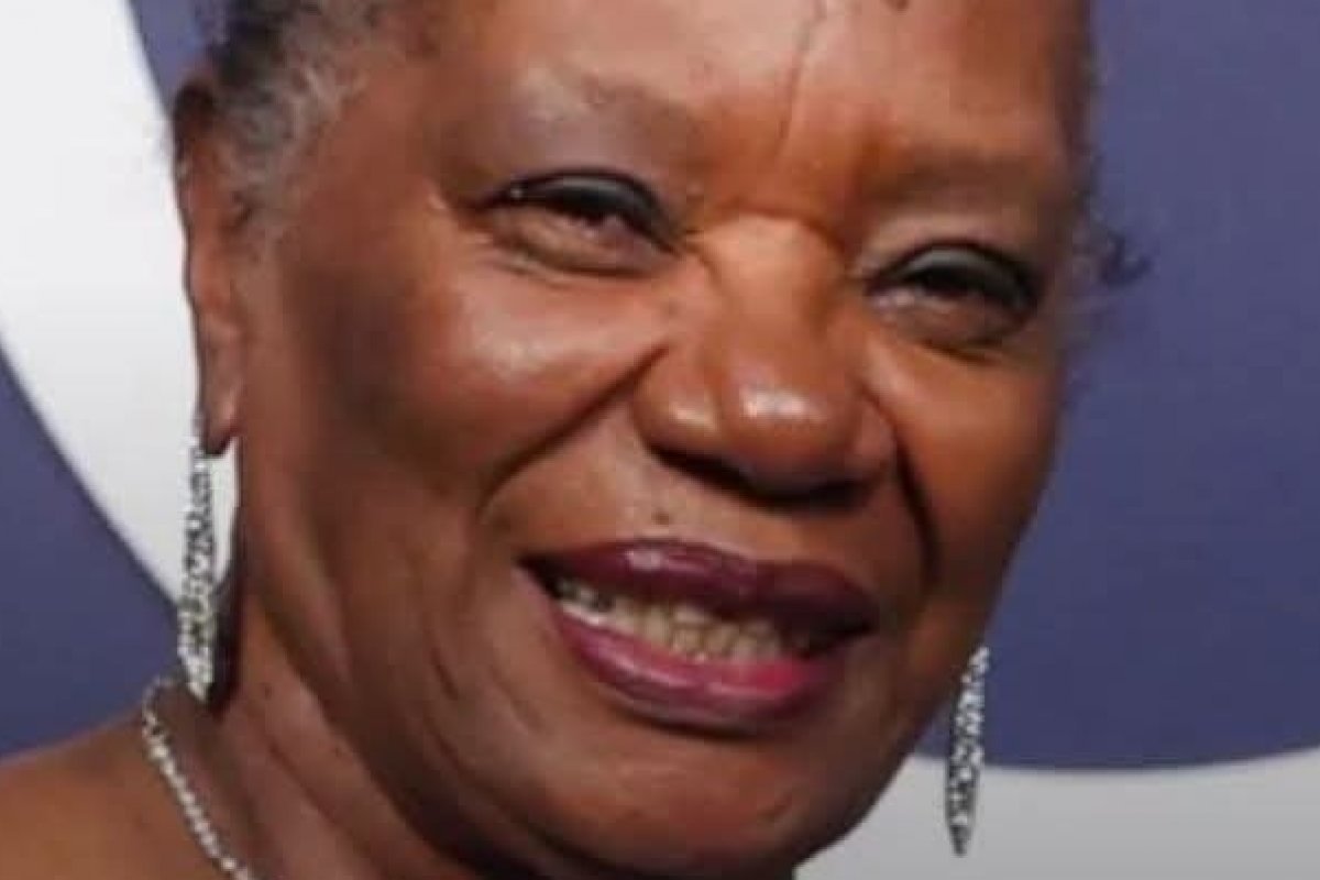 Ela merece! Neusa Borges assina contrato vitalício com a Globo