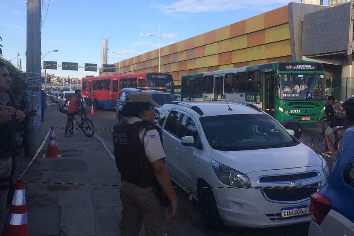 Homem é morto a tiros entrada da rodoviária de Salvador