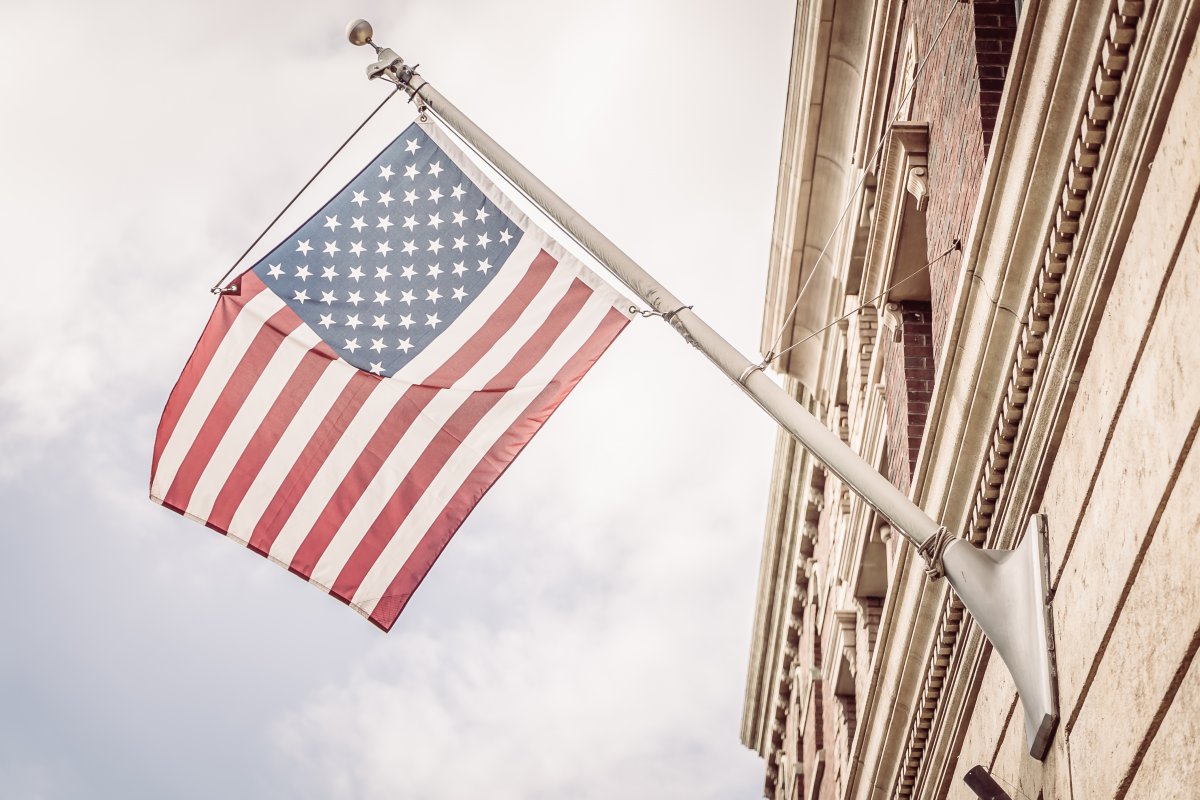 Homem armado com rifle invade sinagoga nos EUA e é morto a tiros por seguranças