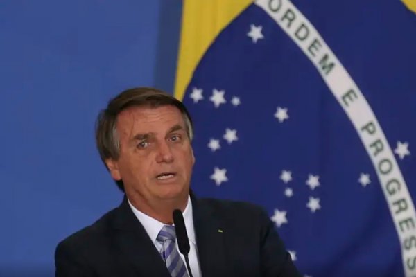 [Bolsonaro está na UTI após ser diagnosticado com broncopneumonia]