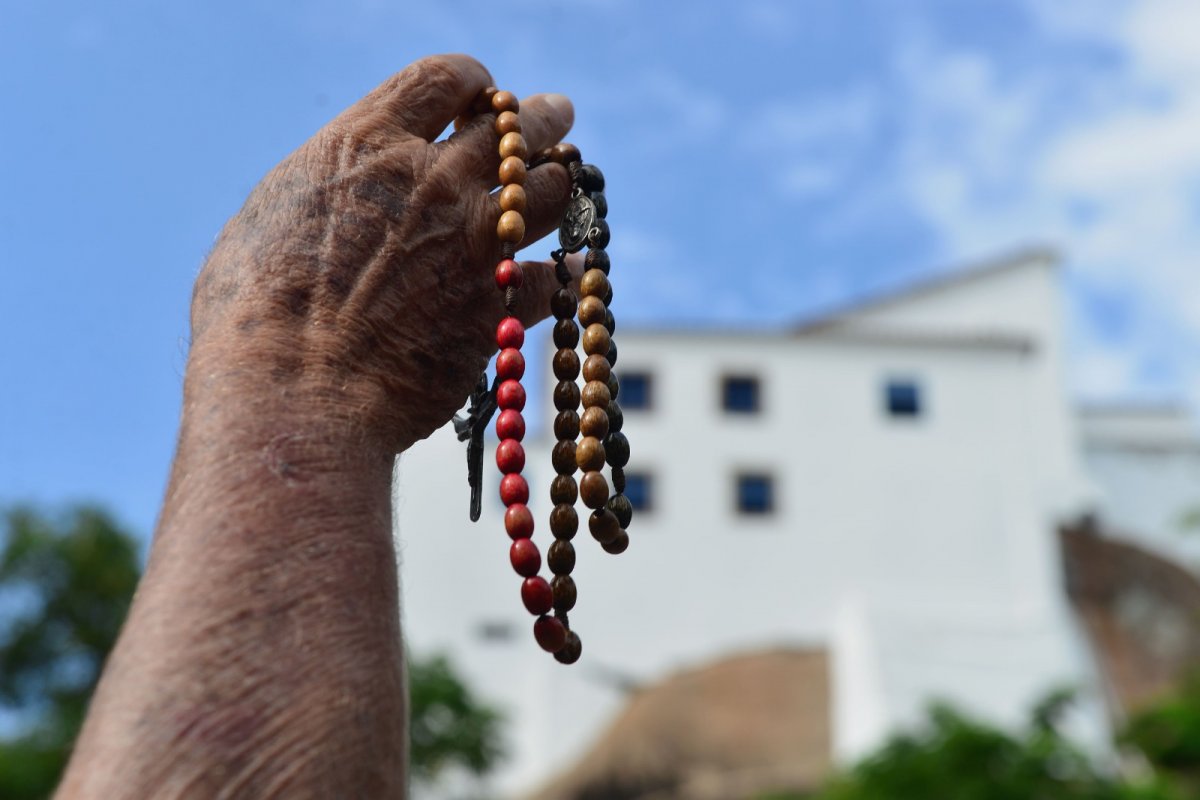 Terço Gigante da Festa da Penha 2026 será inspirado na simplicidade franciscana e terá cor de madeira; saiba detalhes! 