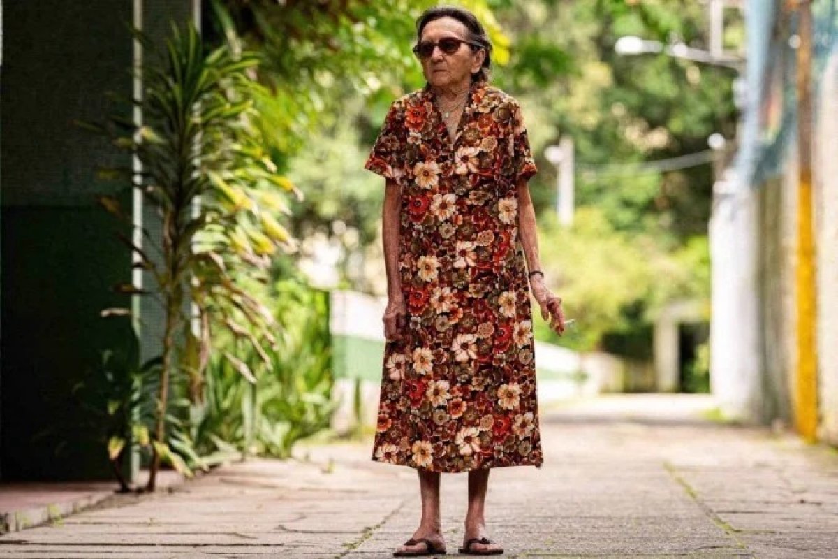 Tânia Maria ganha estrela simbólica na Calçada da Fama