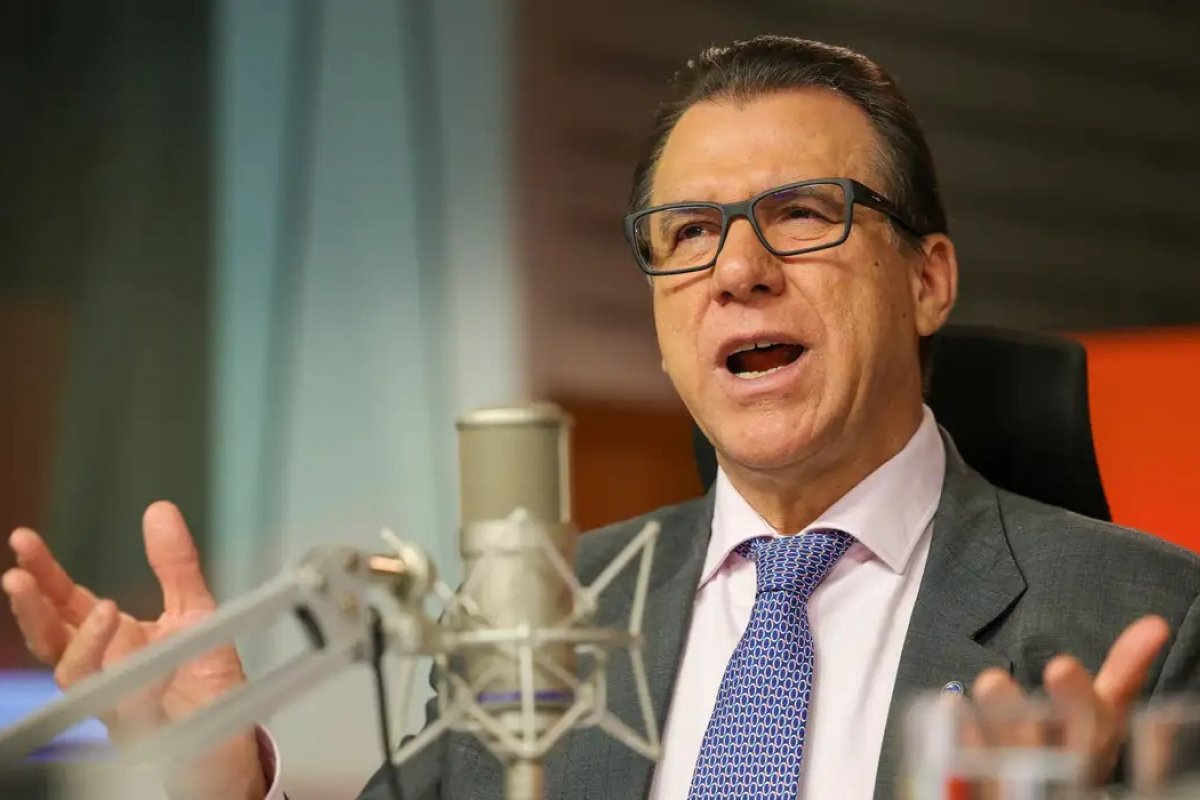 Fim da escala 6x1 não terá compensação para empresas, diz ministro do Trabalho e Emprego