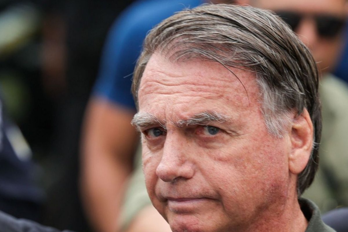 Defesa vai apresentar novo pedido de domiciliar para Bolsonaro, diz Flávio 