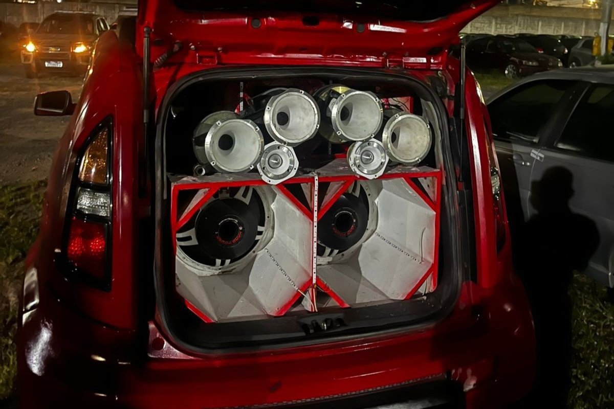 Veículos com aparelhos de som do tipo paredão são apreendidos em Camaçari