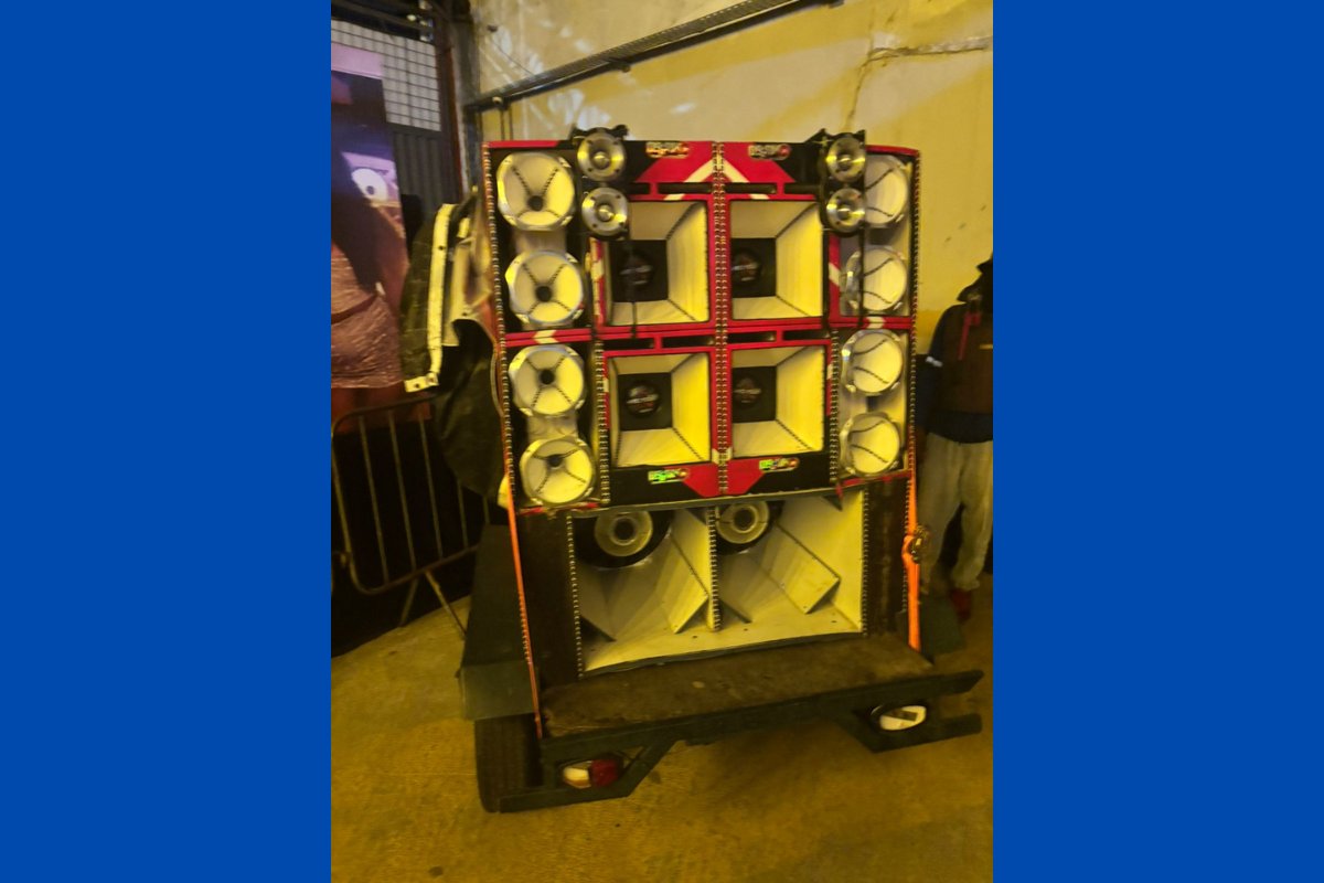 Polícia Militar apreende veículo equipado com "paredão" em avenida de Salvador