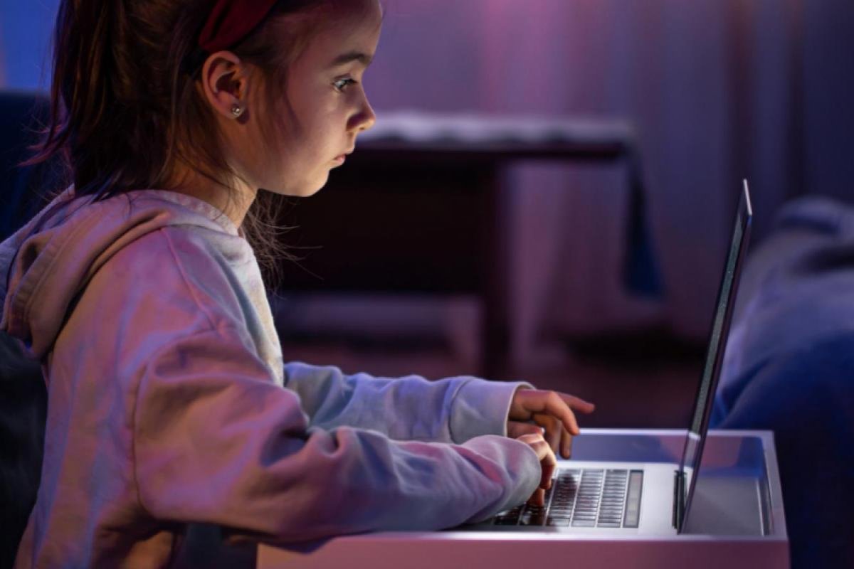 Estatuto Digital da Criança e do Adolescente entra em vigor na próxima terça-feira (17); entenda