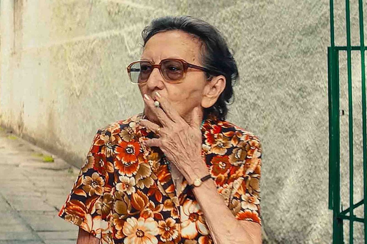 Tânia Maria estrela propagandas e fatura com seu carisma