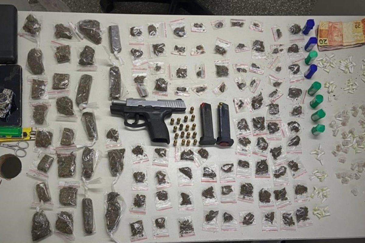 Trio suspeito é preso com arma de fogo e drogas em Salvador