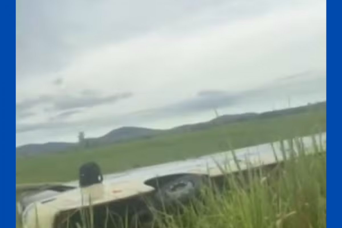 Ônibus tomba em rodovia e deixa nove pessoas feridas na Bahia 