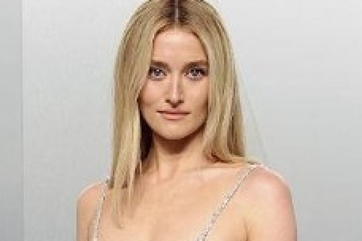 Calvin Klein veste Sarah Pidgeon para a Vanity Fair Oscar Party 2026!