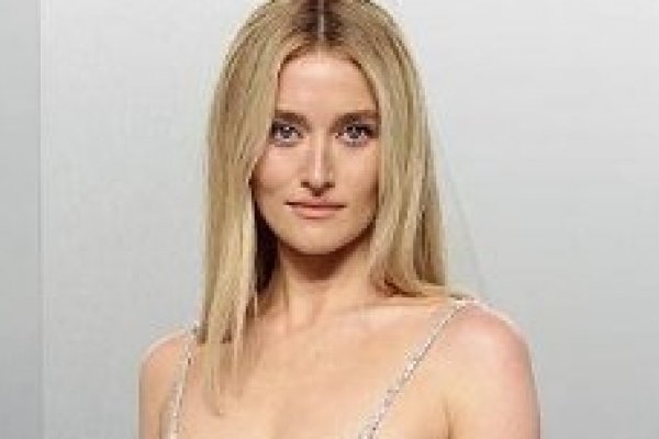 [Calvin Klein veste Sarah Pidgeon para a Vanity Fair Oscar Party 2026!]