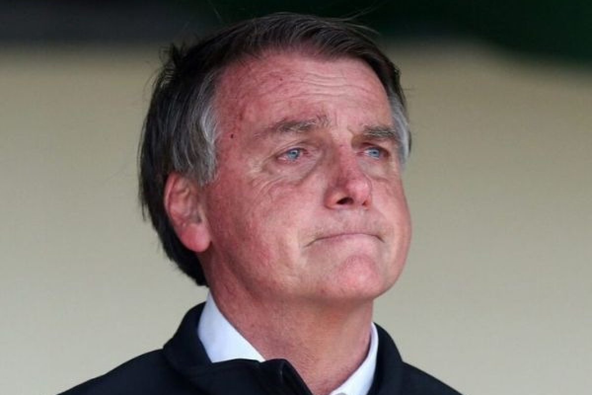 Bolsonaro deixa UTI e vai para unidade semi-intensiva