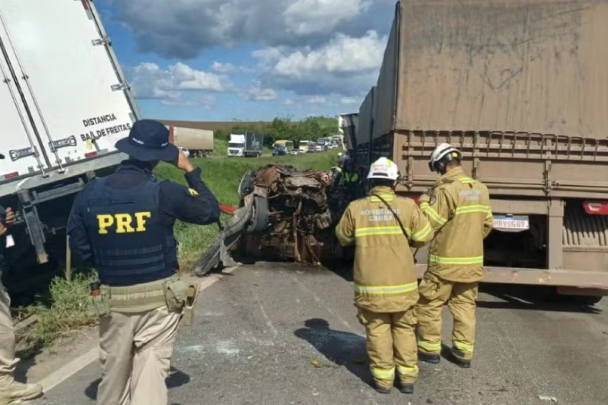 Acidente envolvendo nove veículos deixa uma pessoa morta e seis feridas