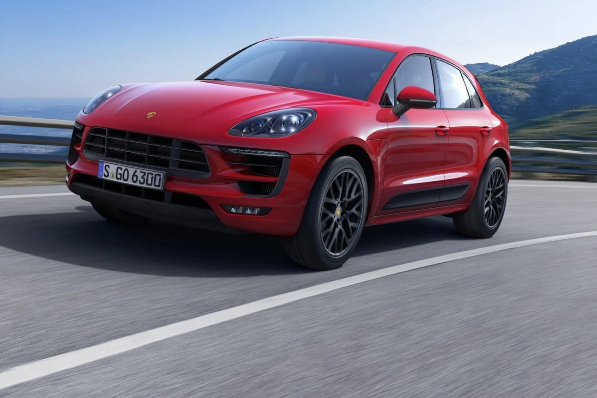 Farol da Bahia testa o Porsche Macan GTS elétrico 2026