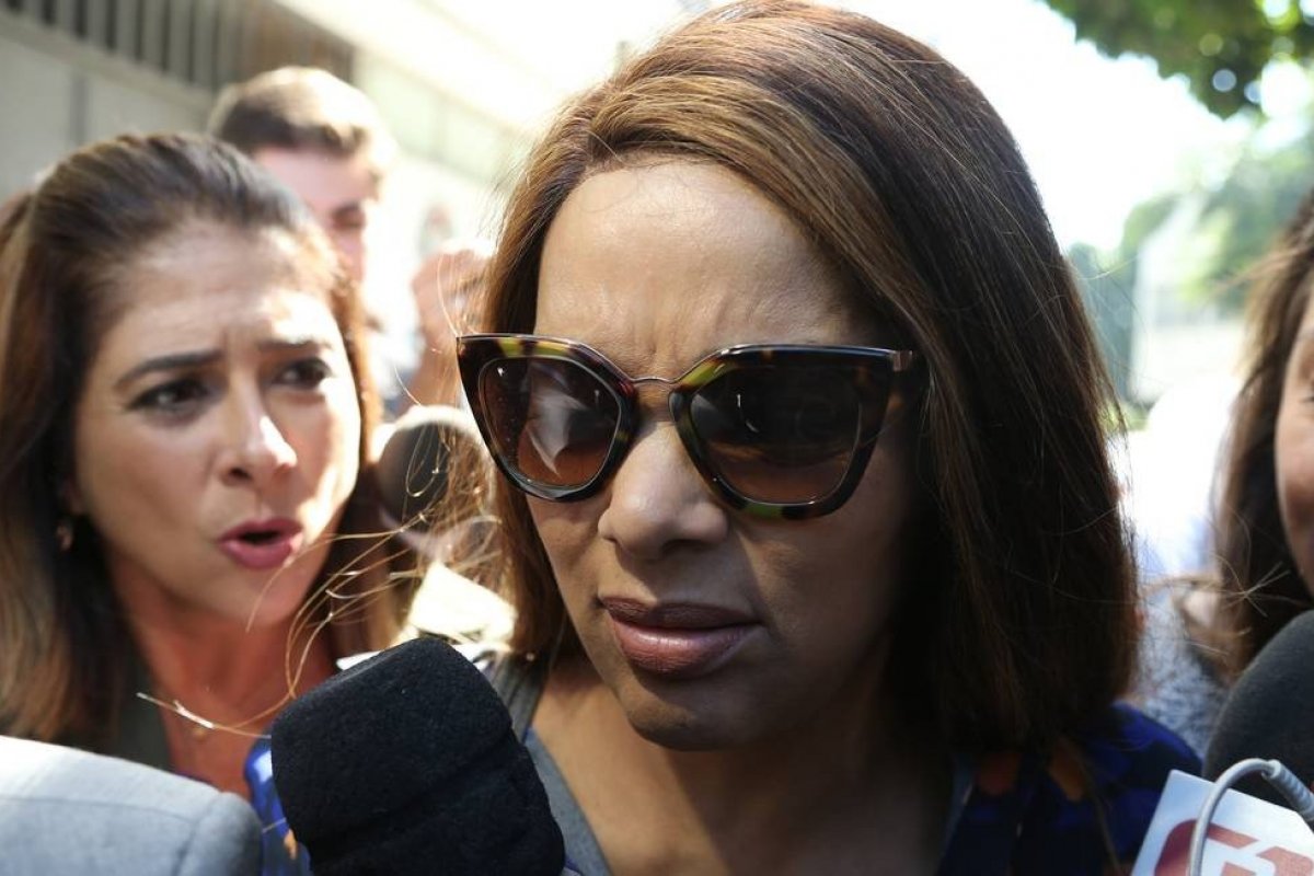 Deputada Flordelis presta depoimento sobre assassinato do marido