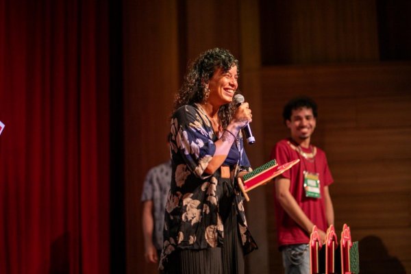 [Produtora e realizadora baiana Flávia Santana vence prêmio de Melhor Filme em Mostra de Cinema em Cuiabá! ]