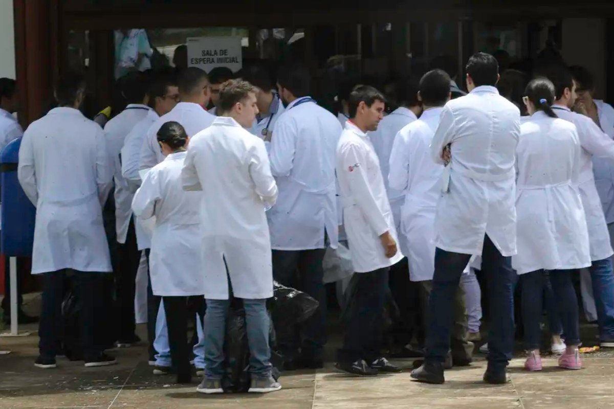 Cursos de medicina com má avaliação no Enamed terão vagas reduzidas na Bahia; confira quais