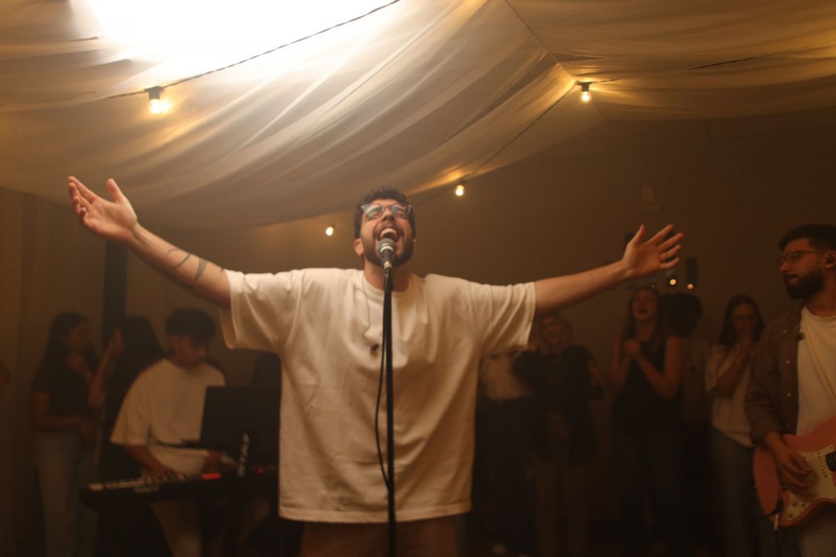 Gabriell Júnior lança “Me Ama” single com mensagem sobre o amor de Deus!