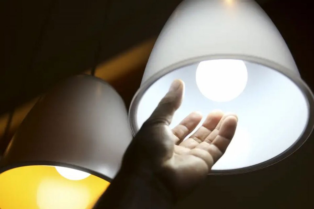 Conta de luz terá aumento médio de 8% em 2026, diz Aneel
