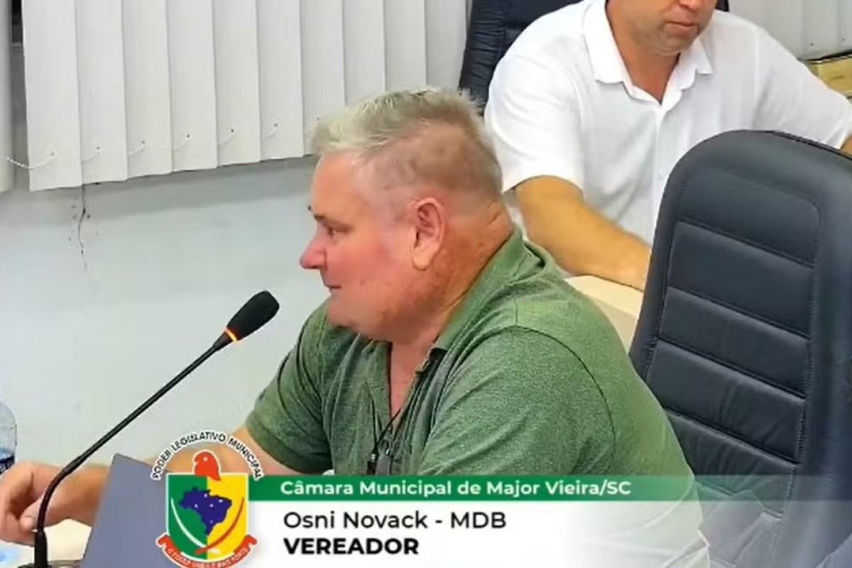 Vídeo: Vereador de Santa Catarina defende morte de cães soltos