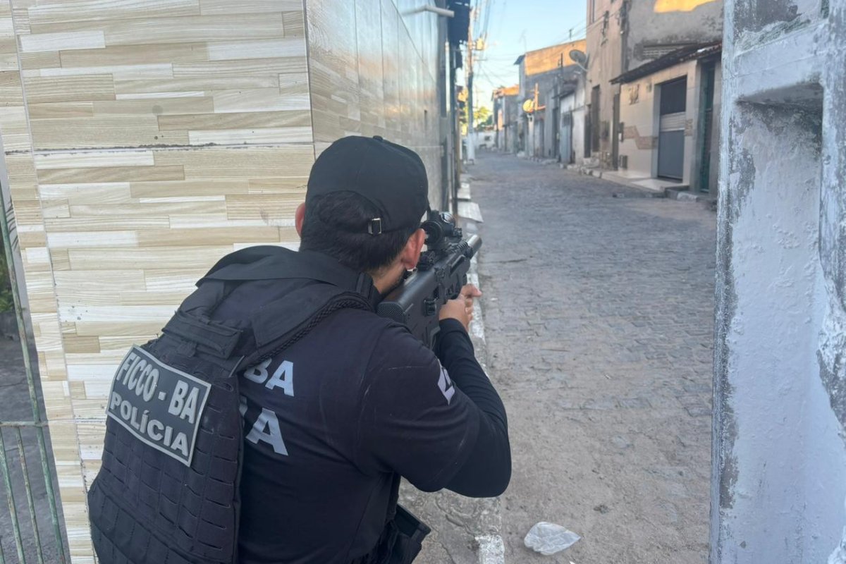 Megaoperação policial mira em facção criminosa com atuação em Feira de Santana e São Paulo 