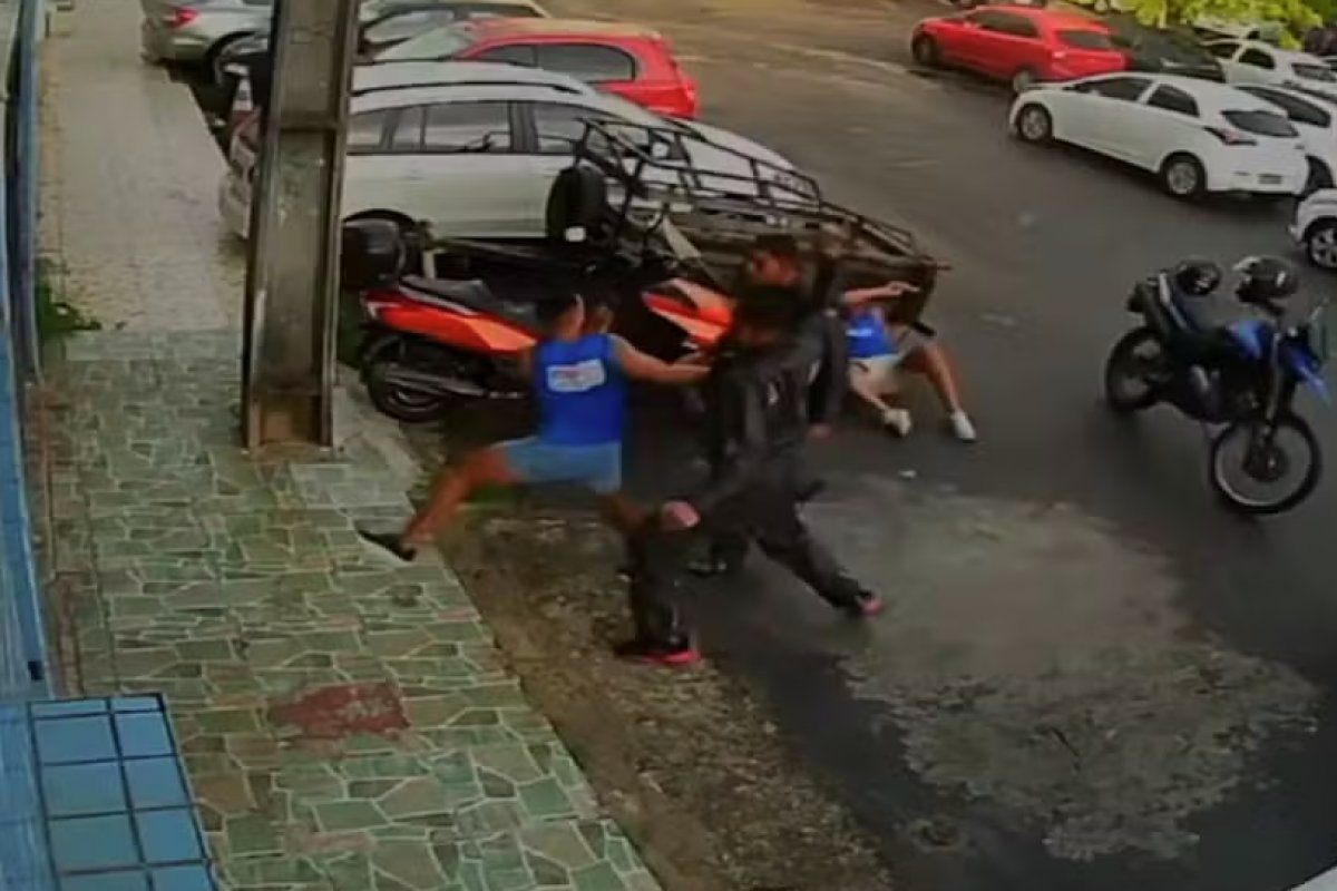Mototaxistas suspeitos de agredir e xingar foliões de 'veado' durante carnaval são presos 
